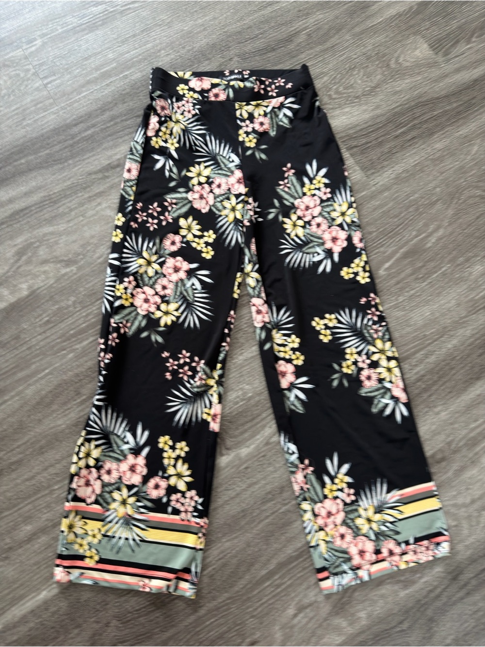 Roz & Ali Black Floral Wide-Leg Pants